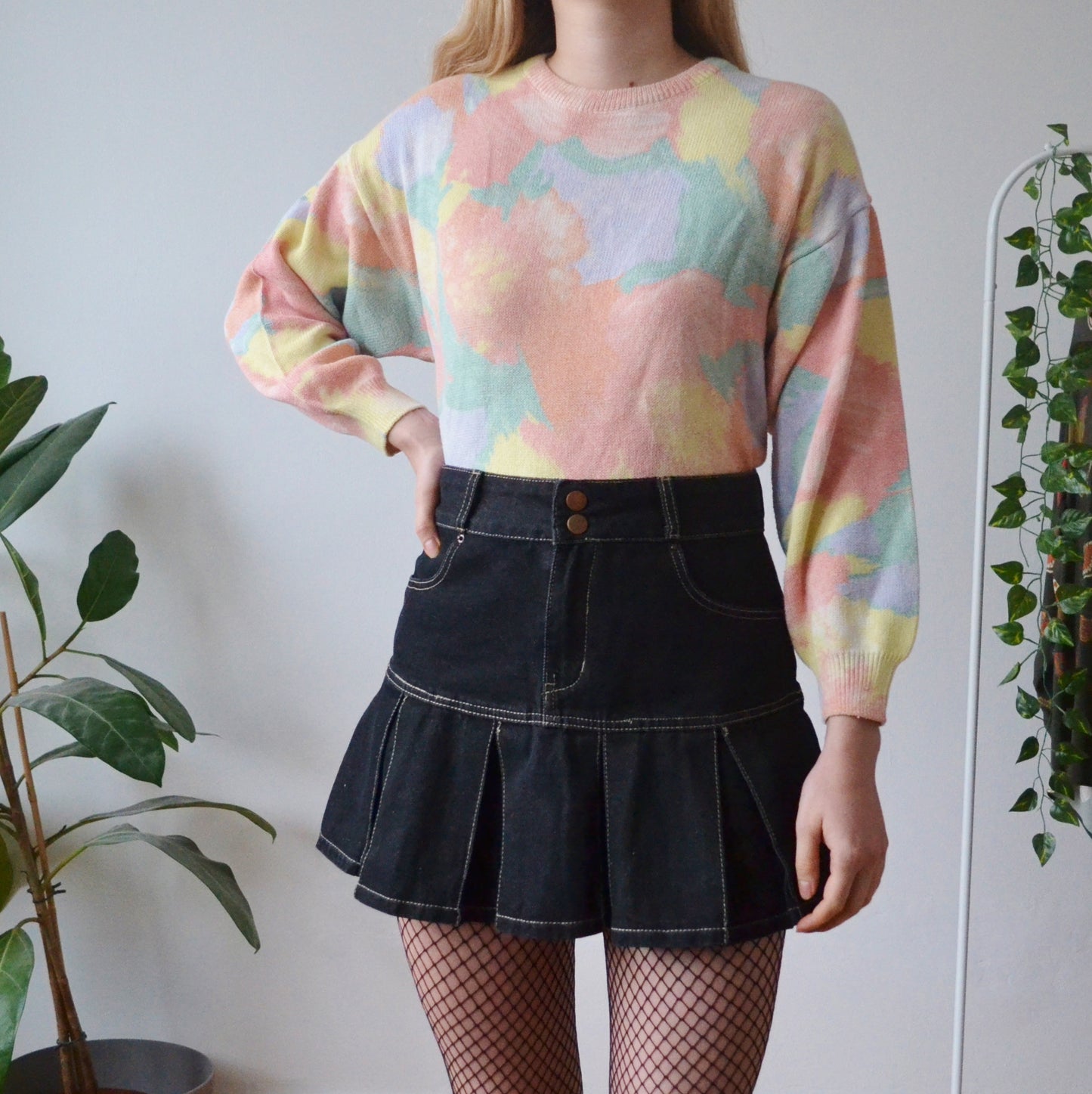 Abstract jumper M