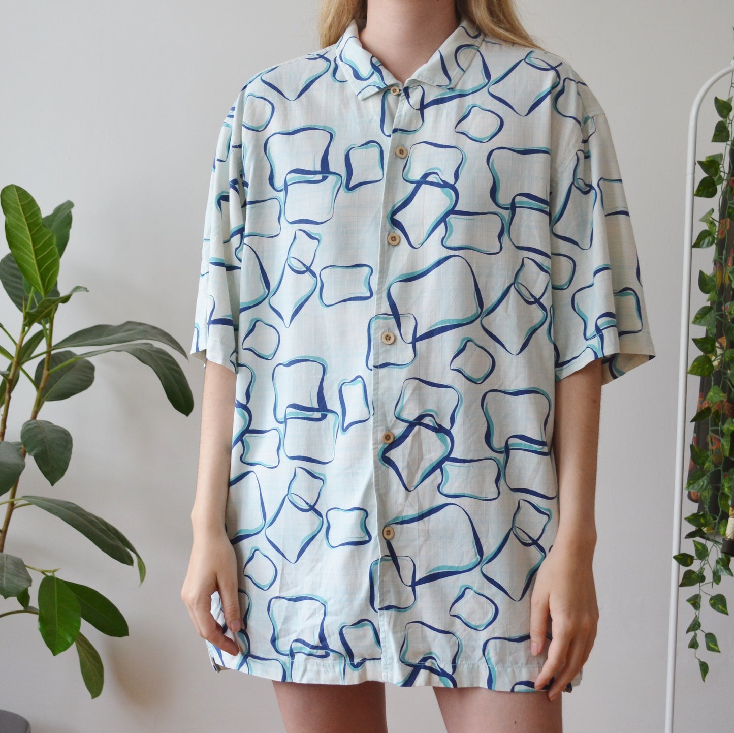 Abstract shirt L