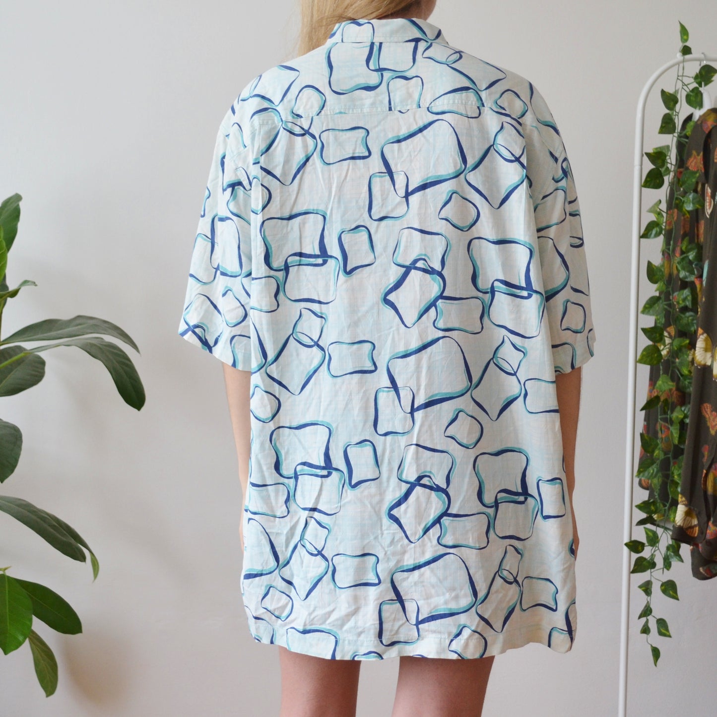 Abstract shirt L