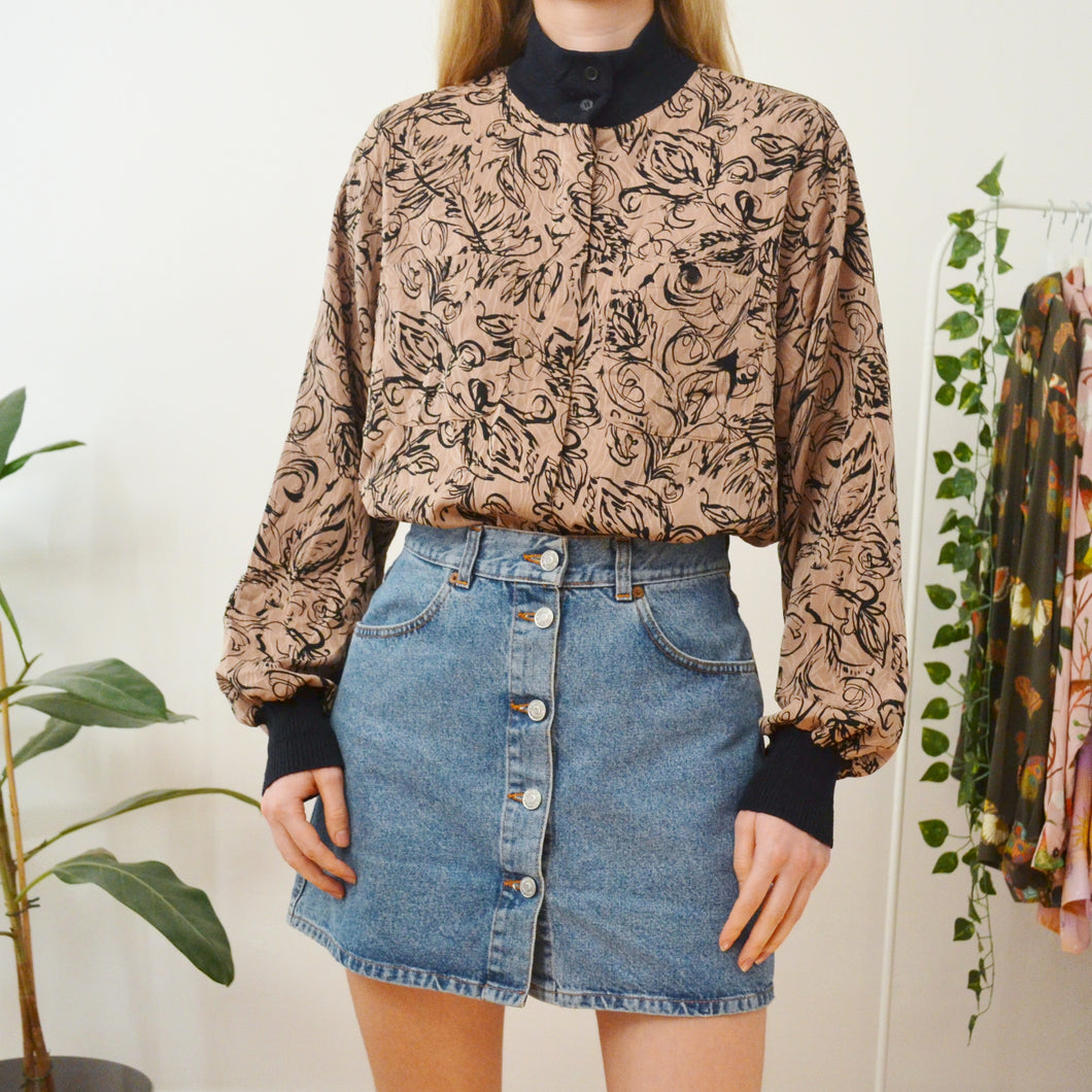 Abstract top L