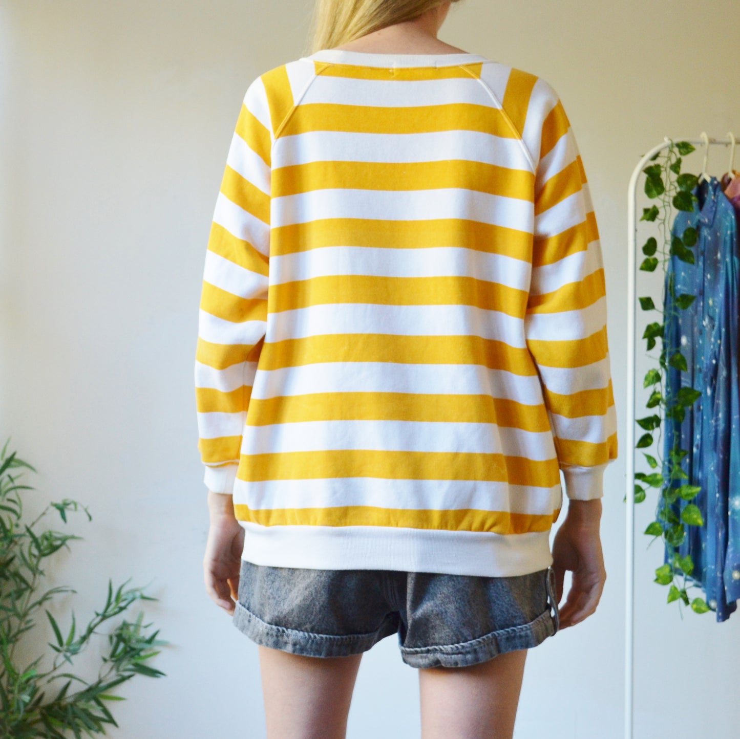 Mustard stripe sweatshirt M