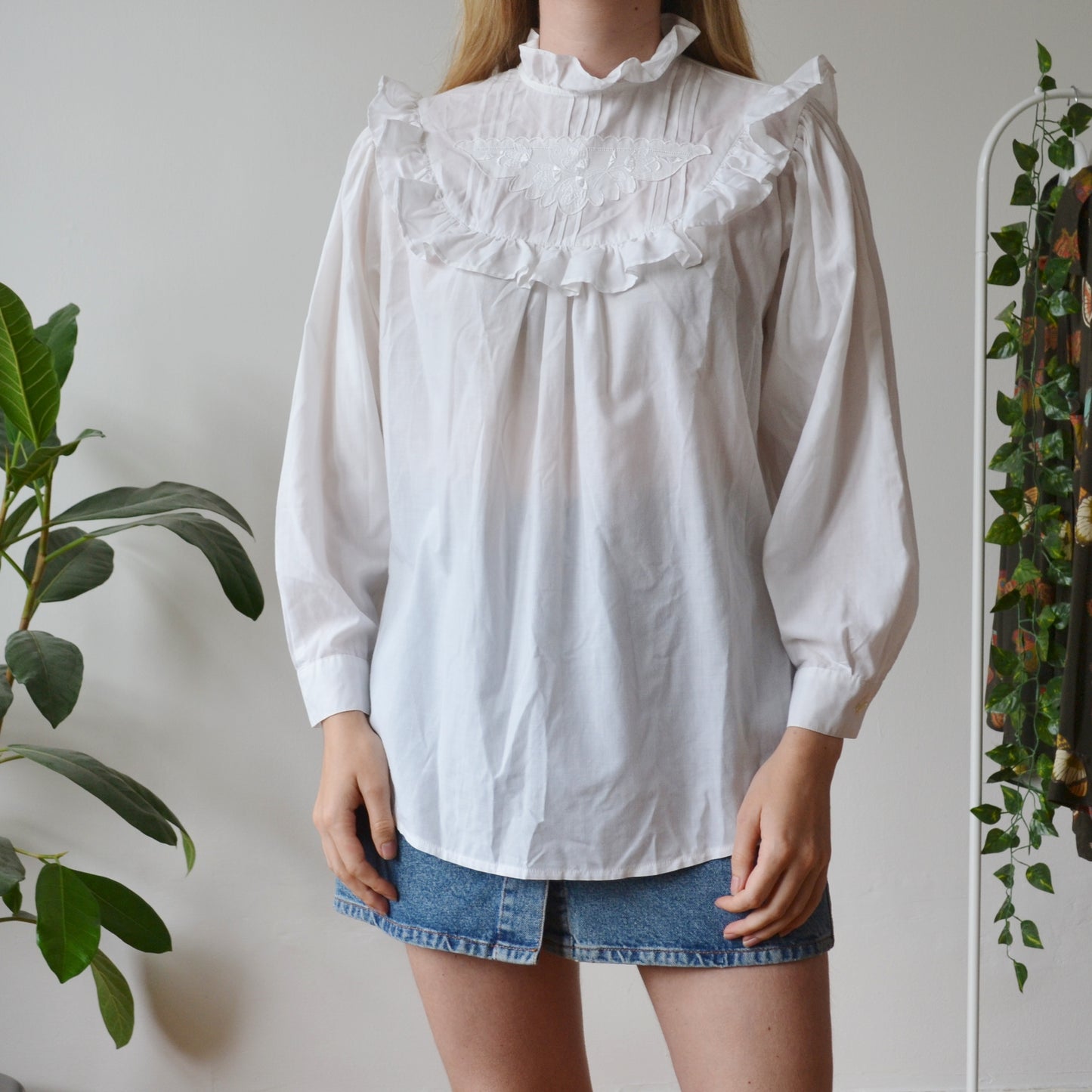 White blouse M