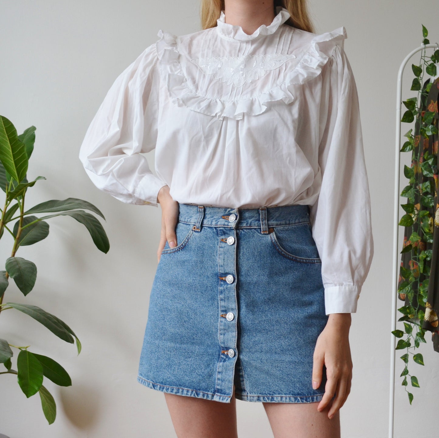 White blouse M