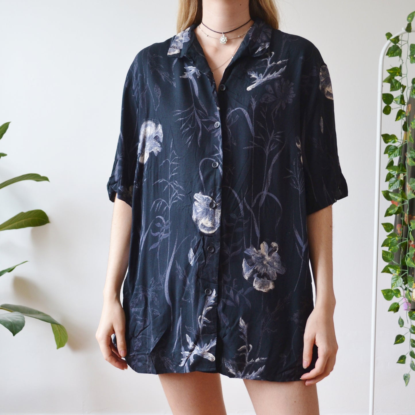 Black floral shirt L