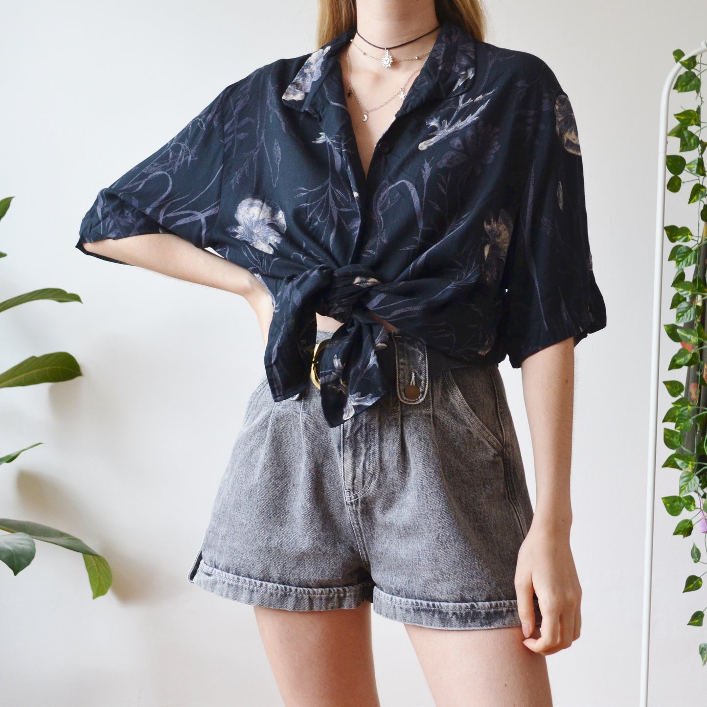 Black floral shirt L