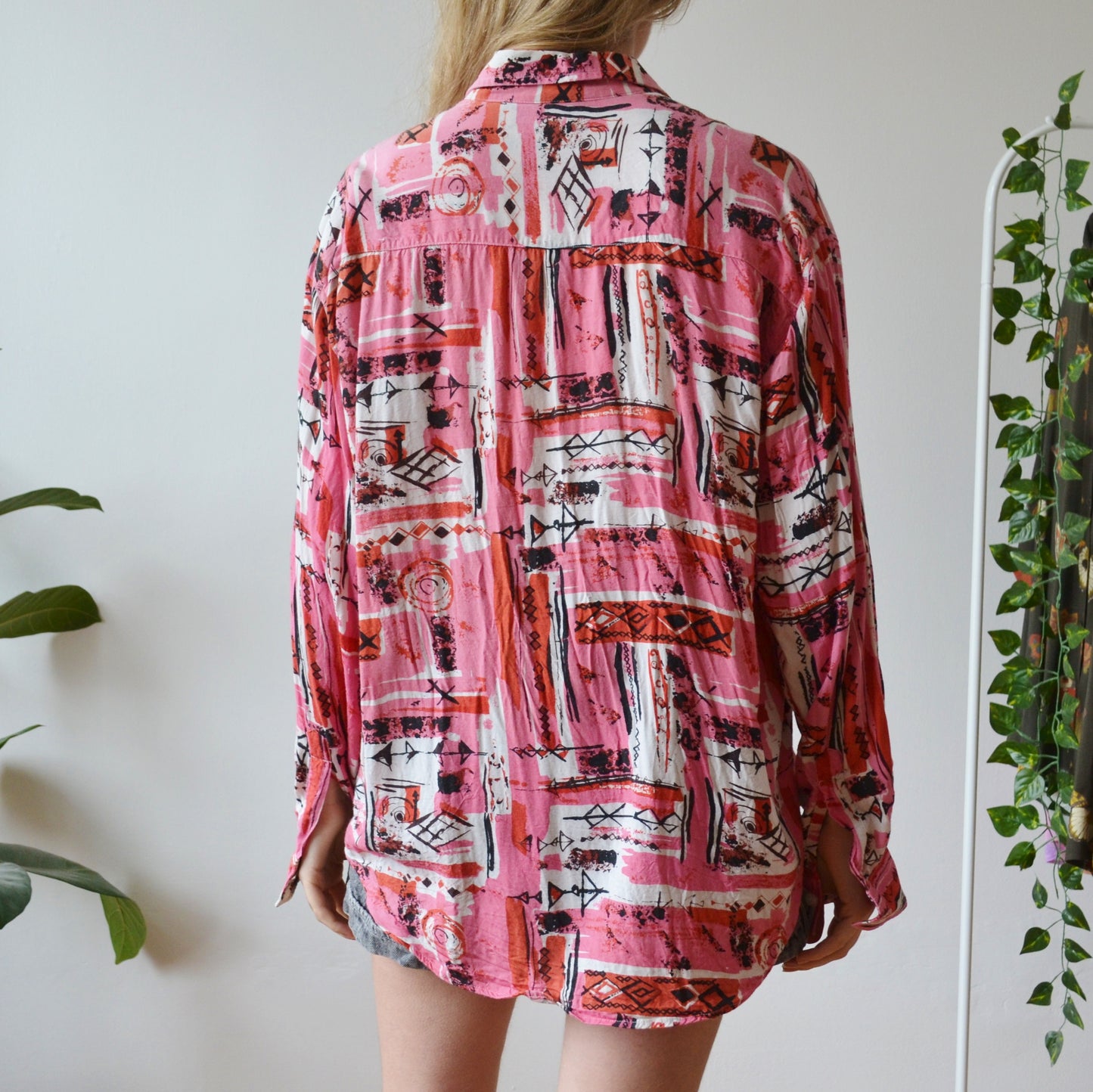 Pink abstract shirt XL