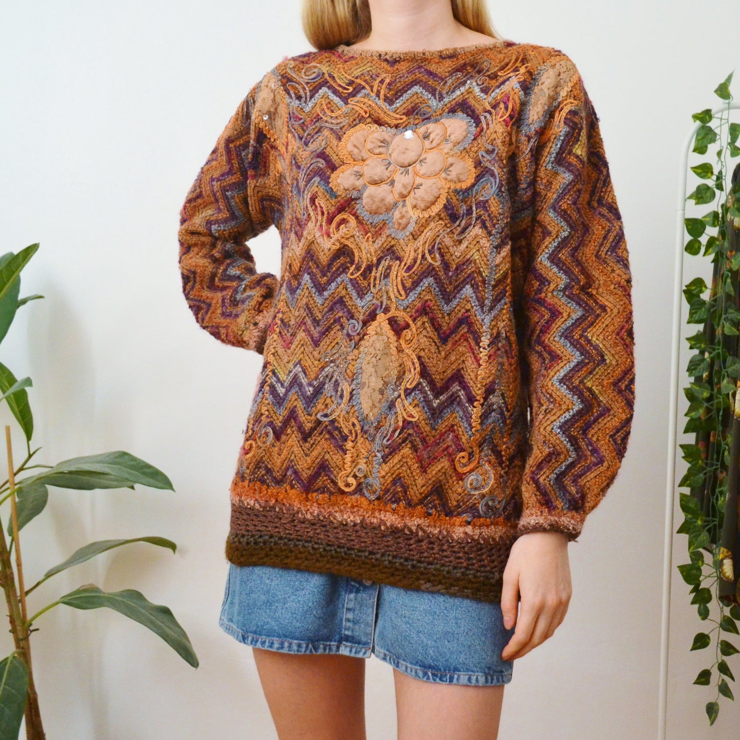 Embroidered jumper L