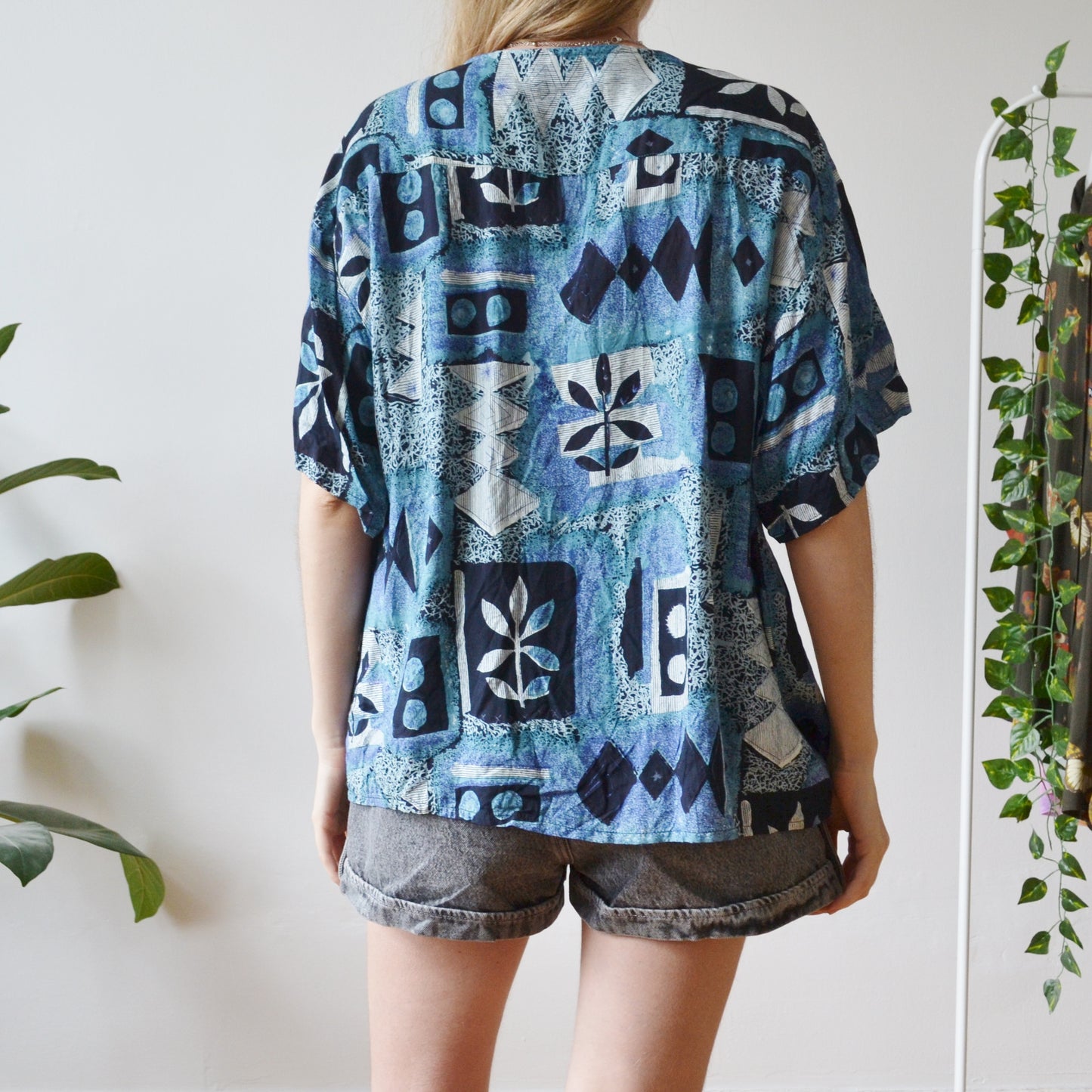 Blue abstract blouse L