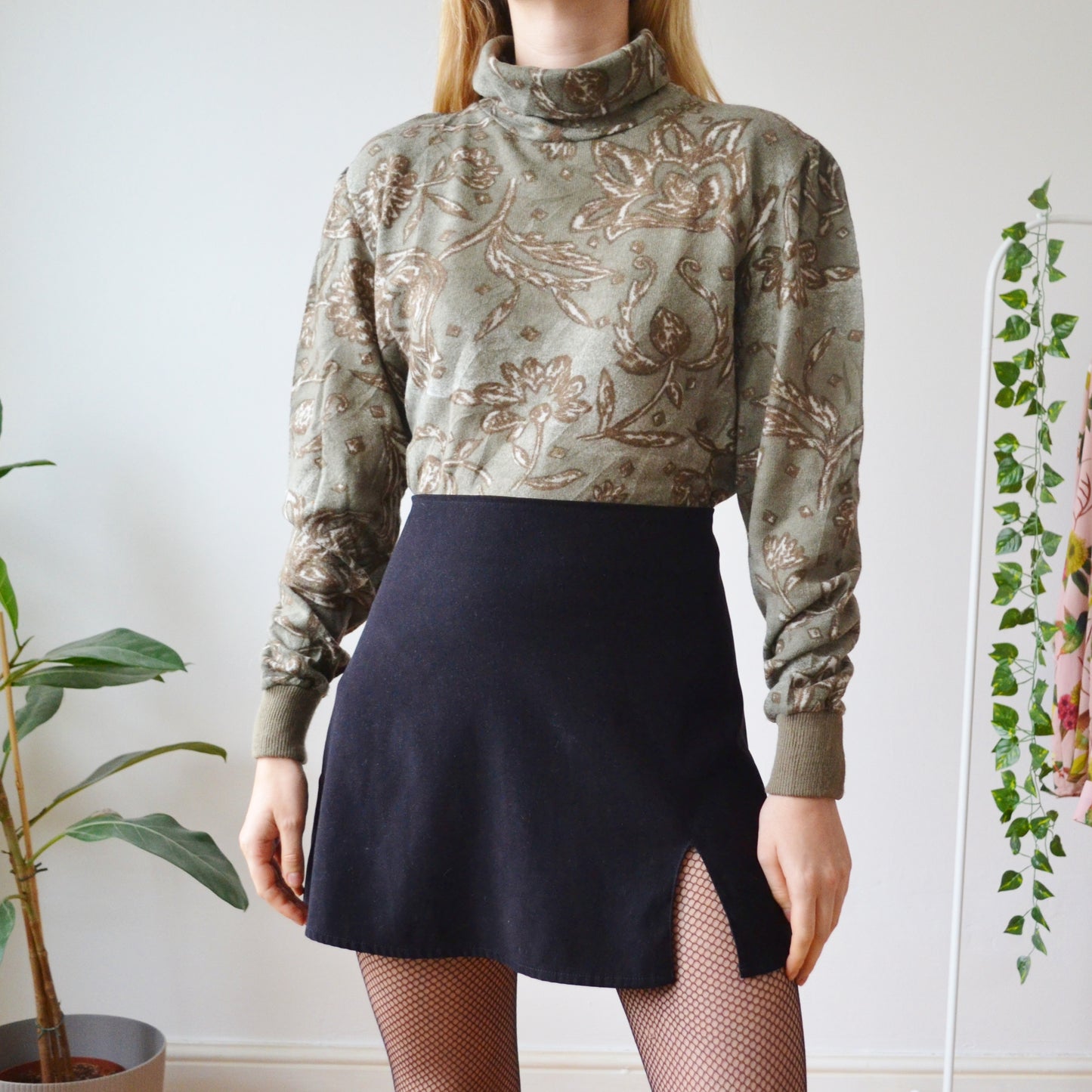 Floral roll neck L