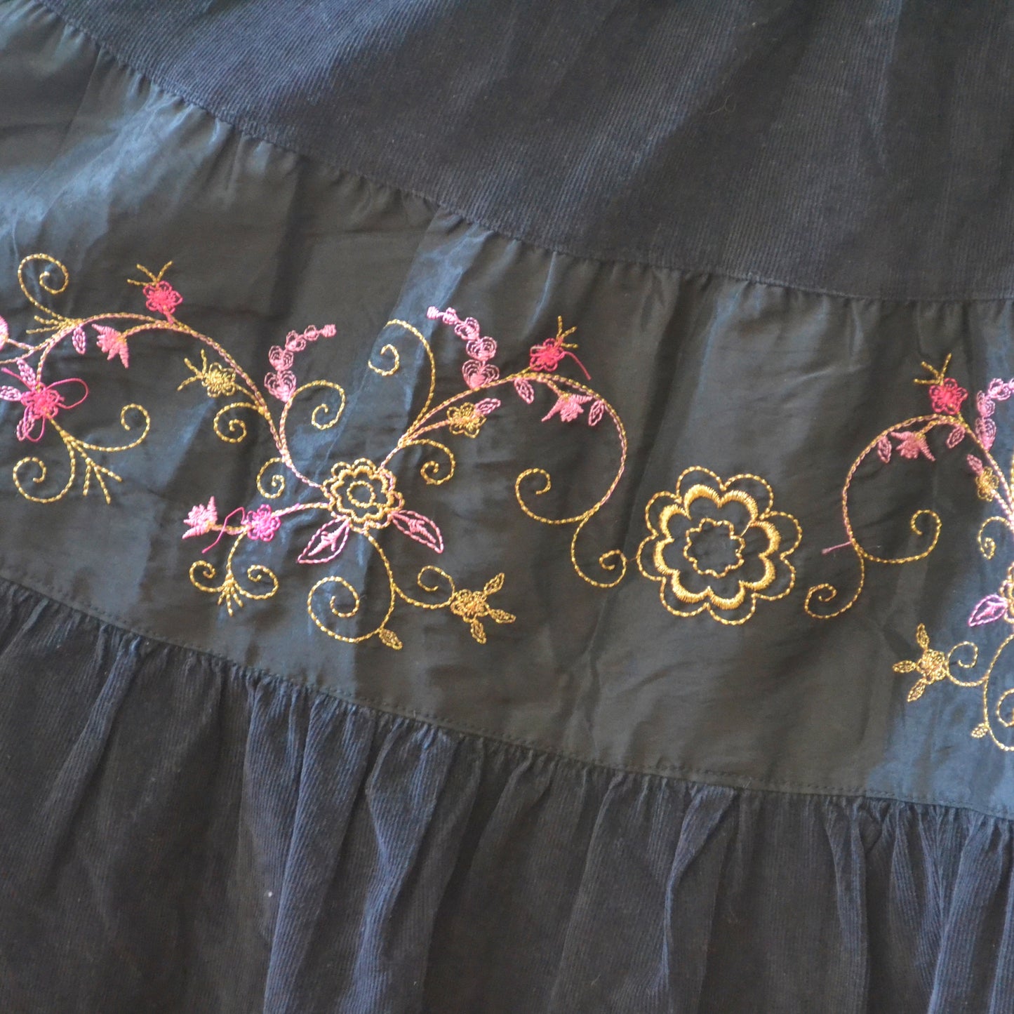 Vintage Embroidered Midi Skirt S