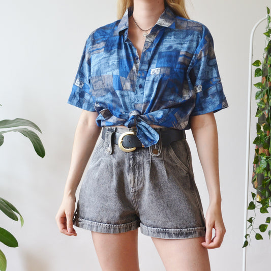 Blue abstract shirt L