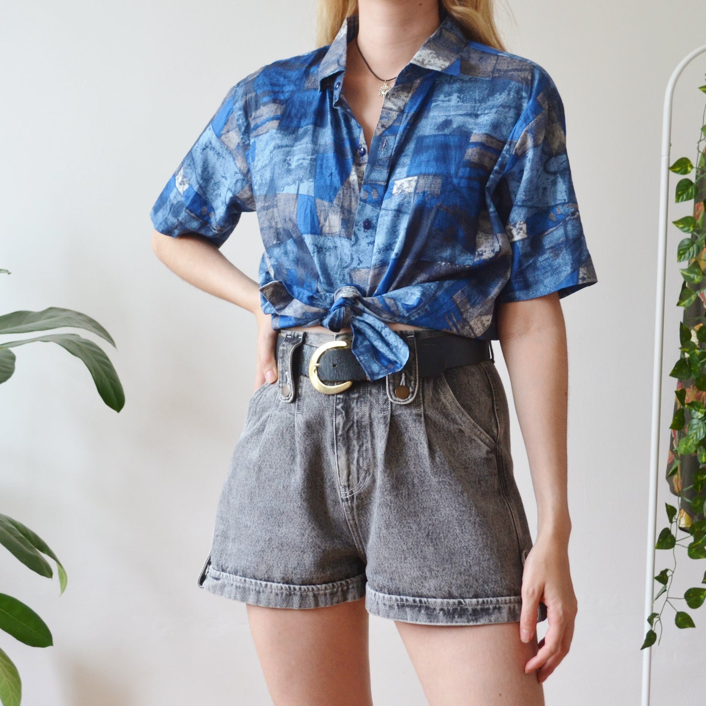 Blue abstract shirt L