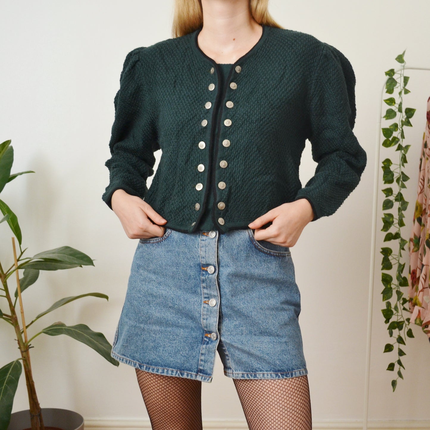 Green cardigan M