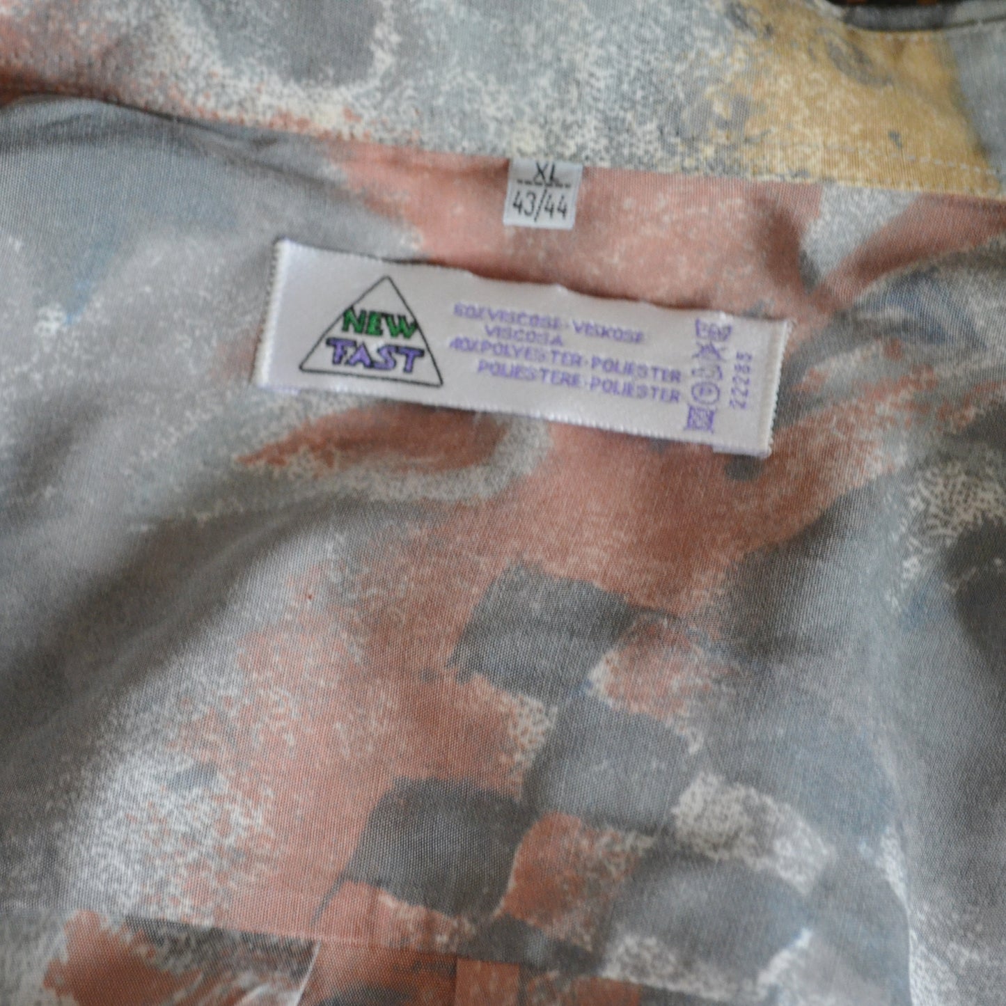 Abstract shirt XL