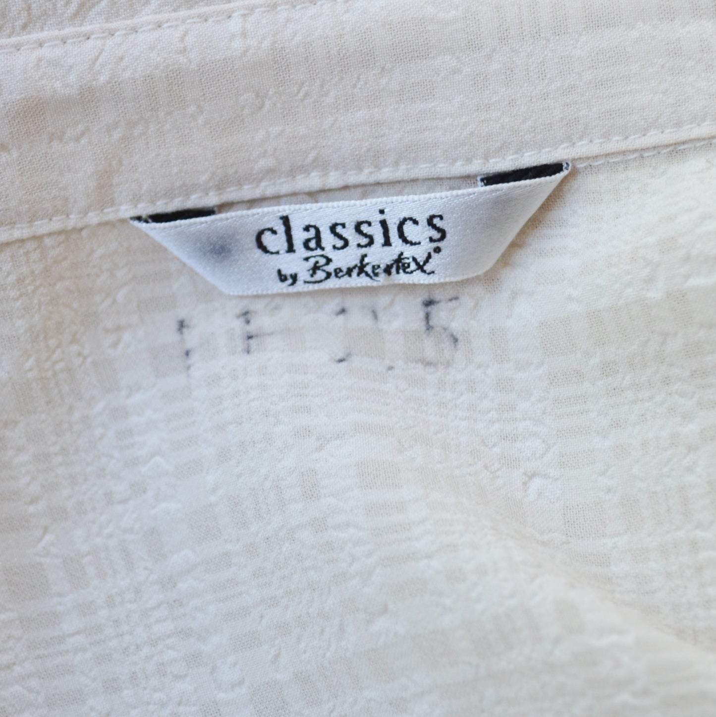 Embroidered blouse M