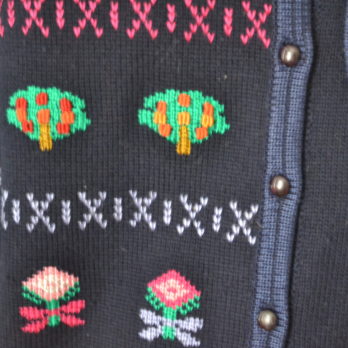 Vintage Embroidered Cardigan M