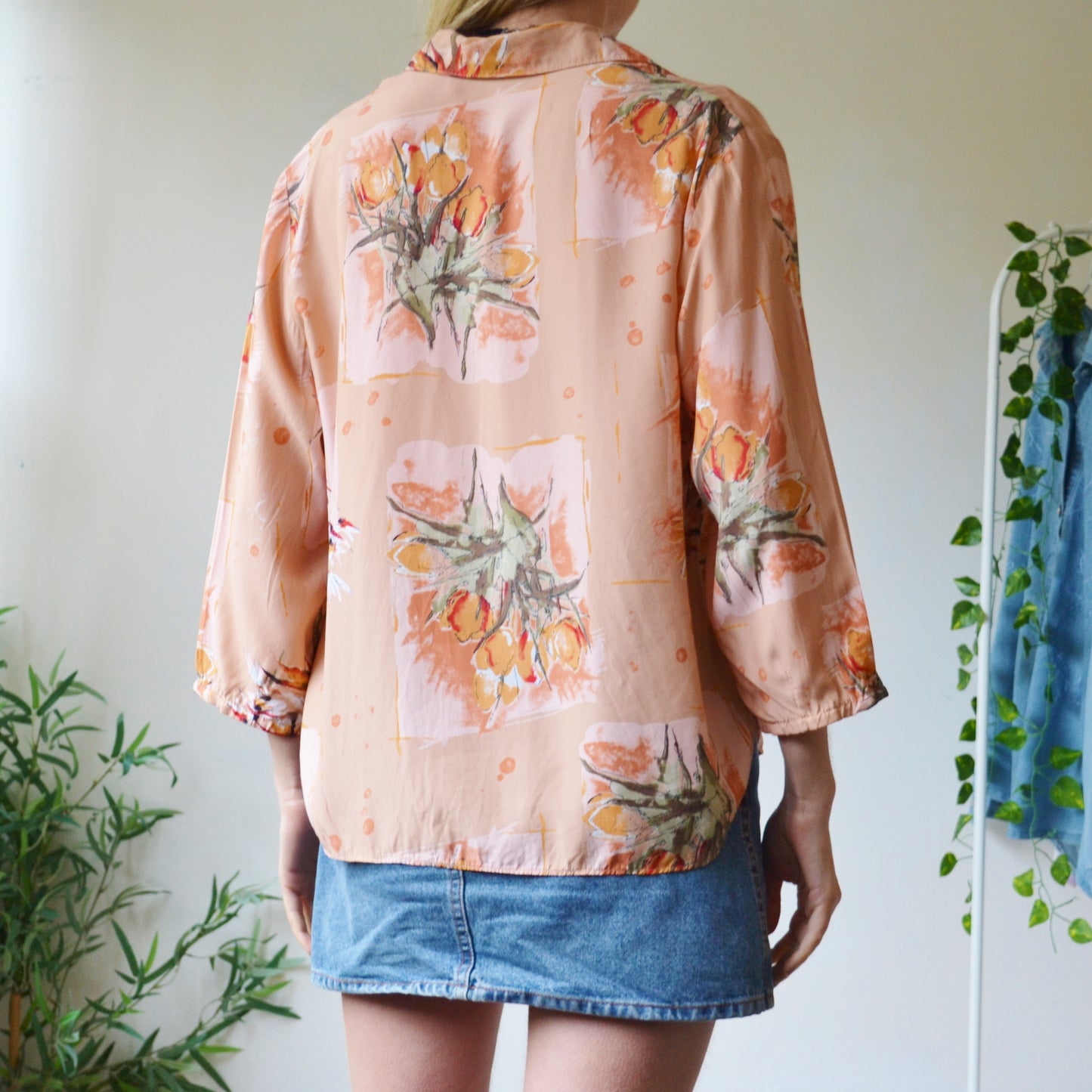 Abstract floral shirt M