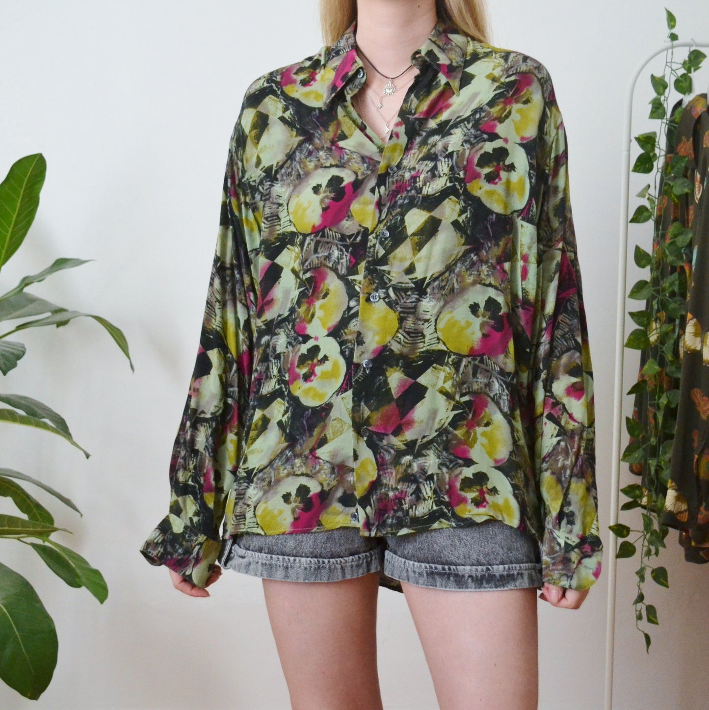 Abstract shirt M