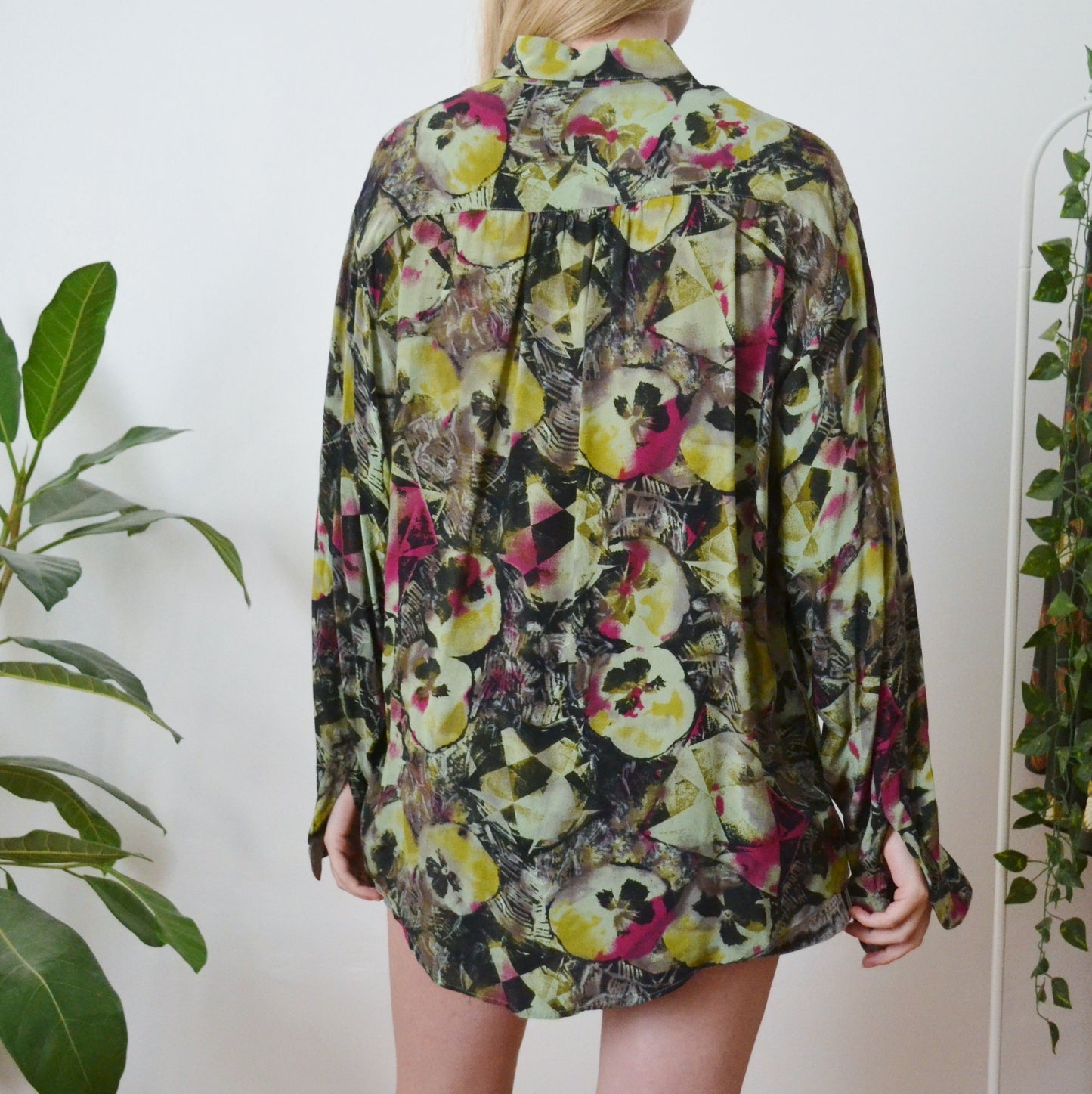 Abstract shirt M