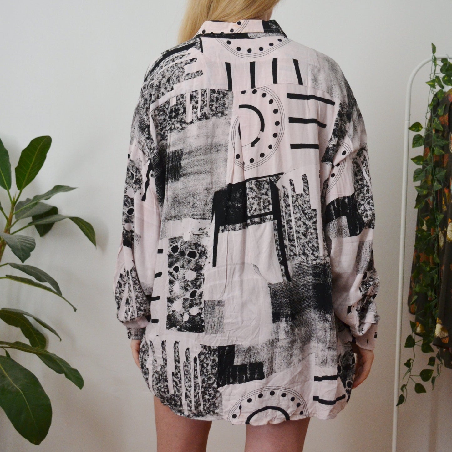 Abstract shirt XL