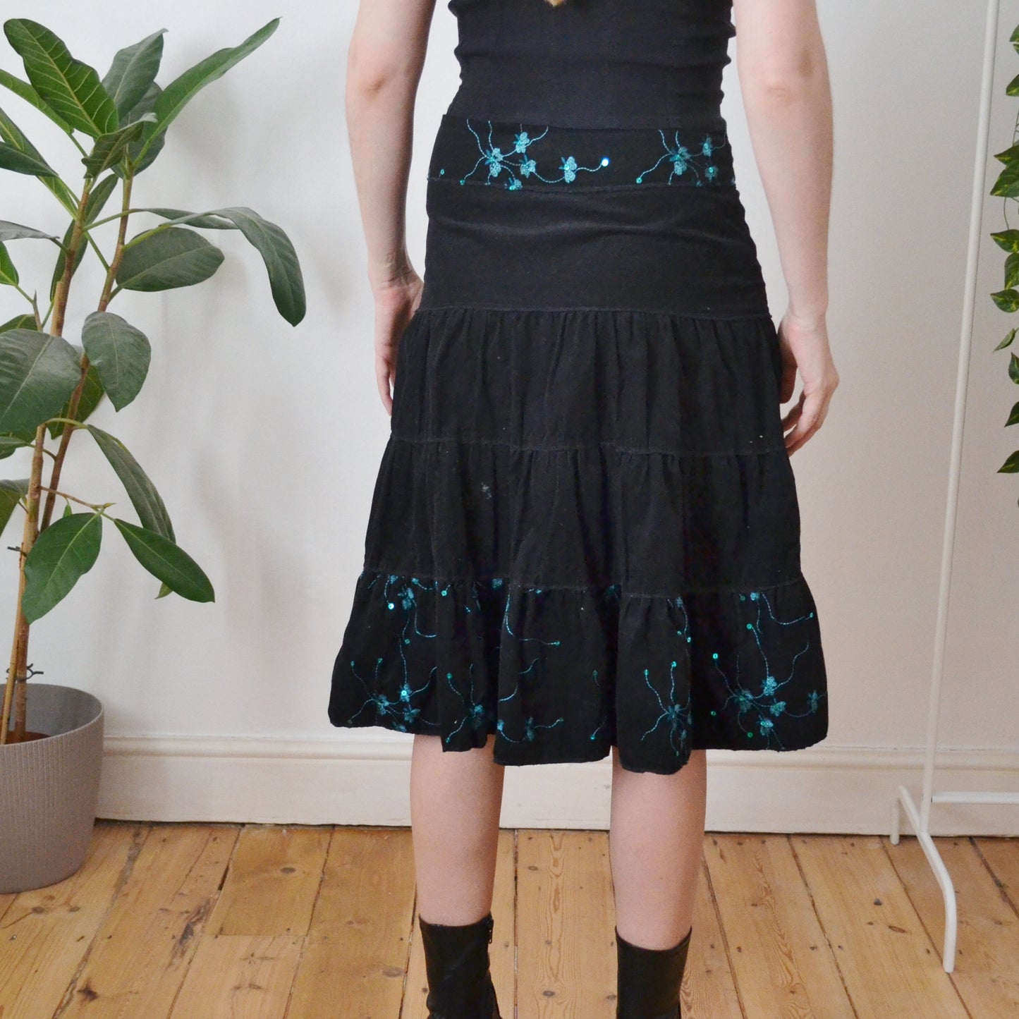 Vintage Black Embroidered Skirt M