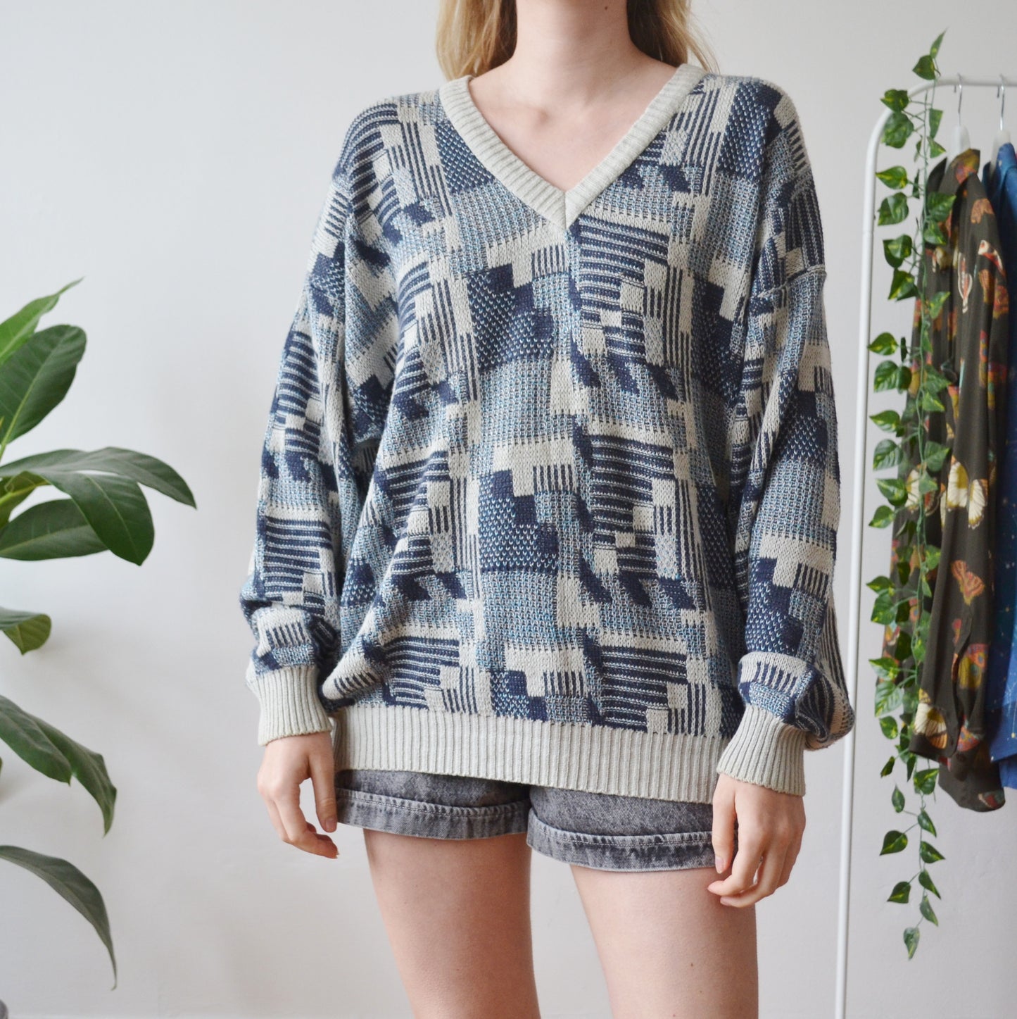 V neck jumper XL