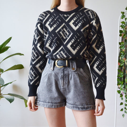 Geometric jumper M