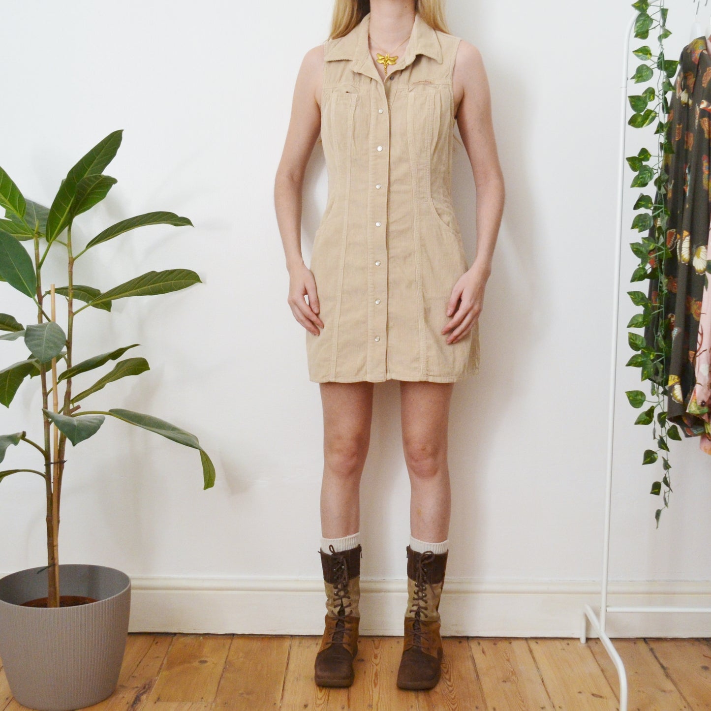 Beige cord pinafore S