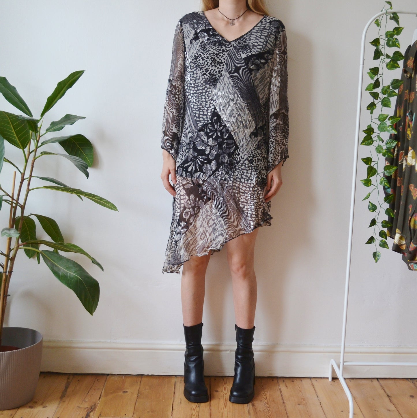 Asymmetric dress M