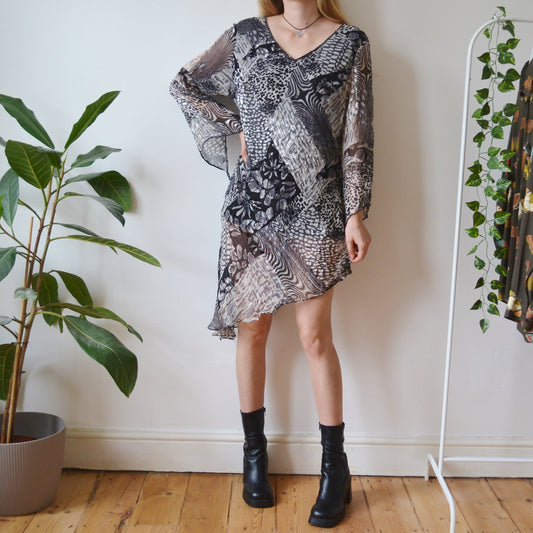 Asymmetric dress M