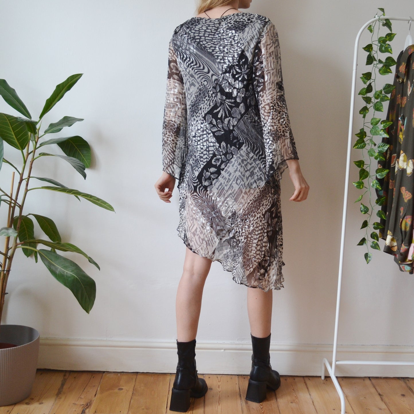 Asymmetric dress M