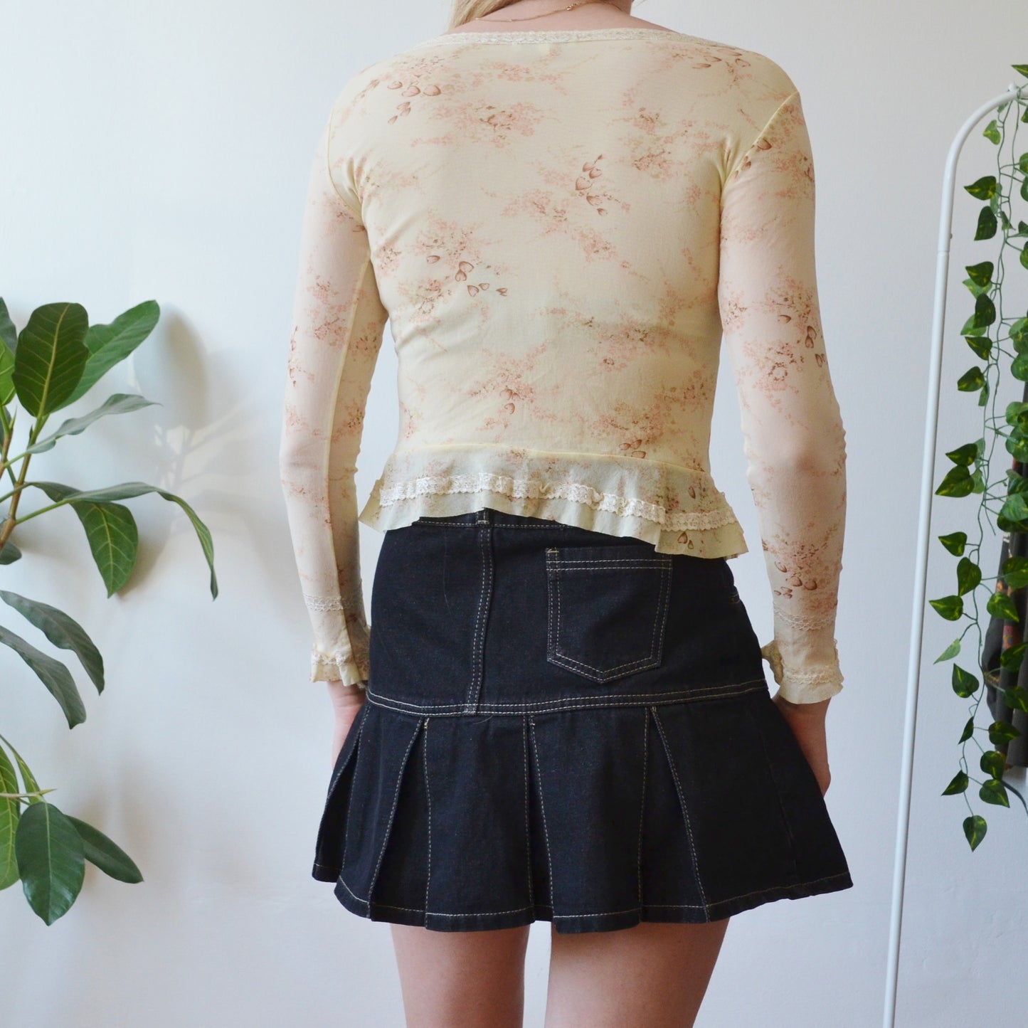 Vintage Mesh Button Up Top M
