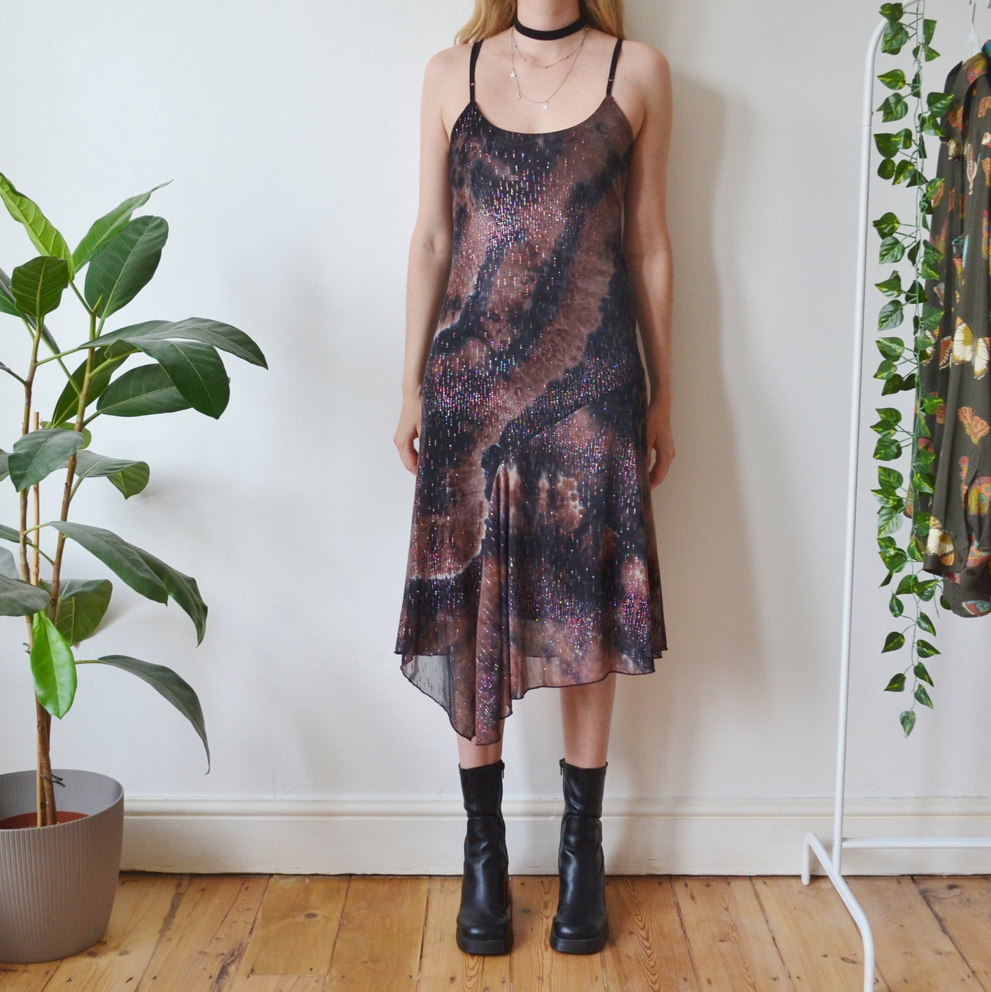 Embellished dress M