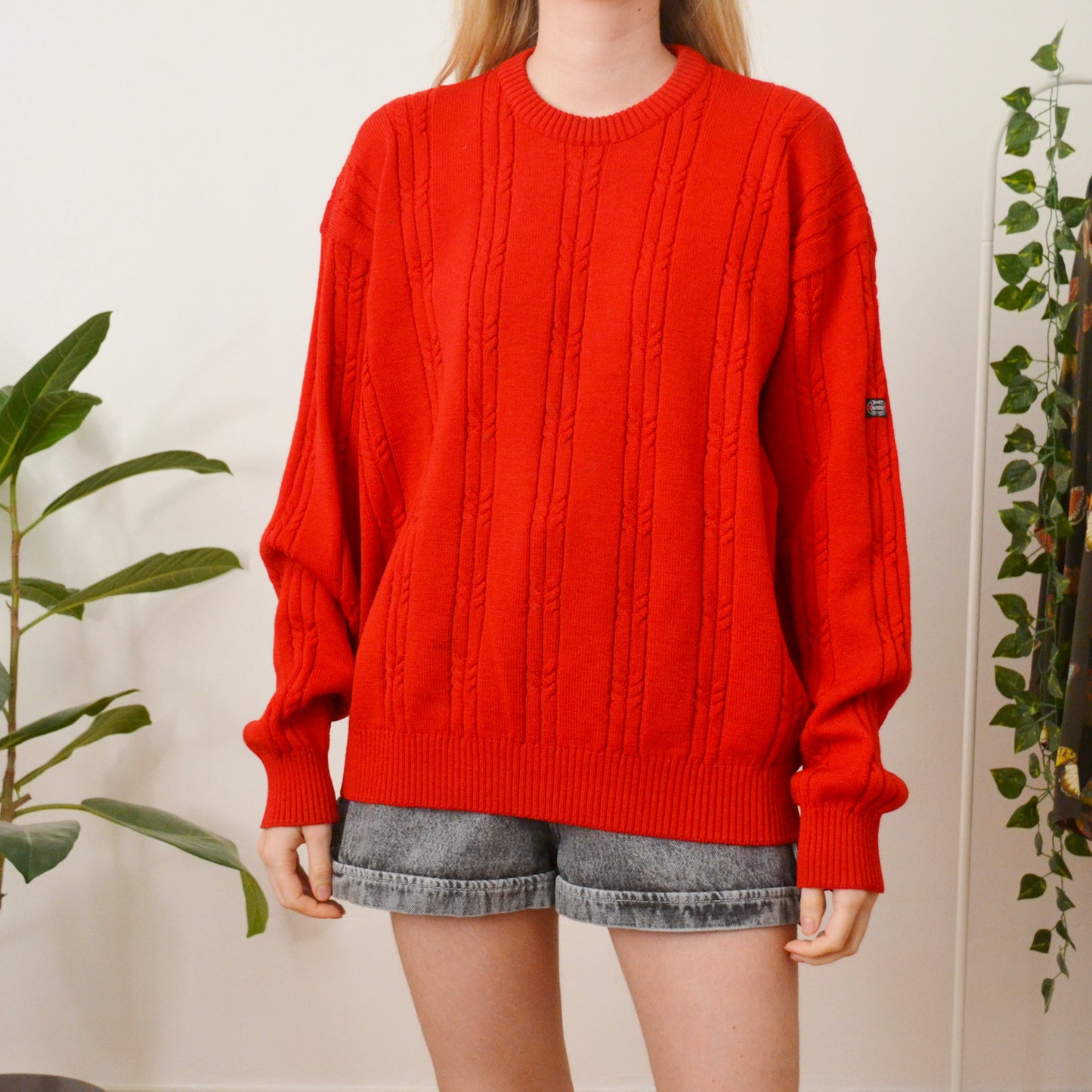 Red jumper L