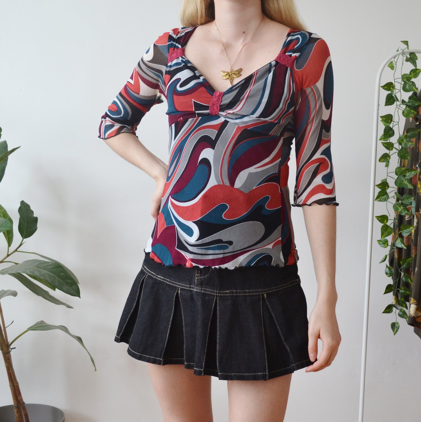 Vintage Abstract Mesh Top M