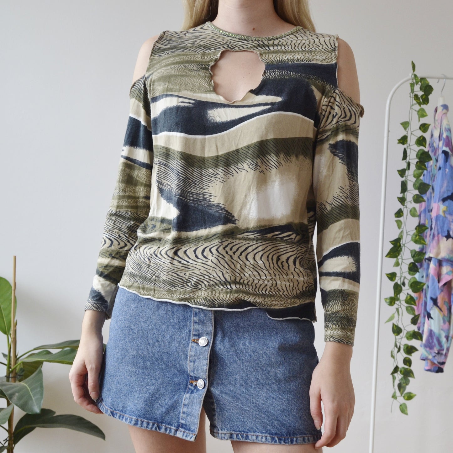Cut out top S