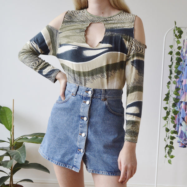 Cut out top S