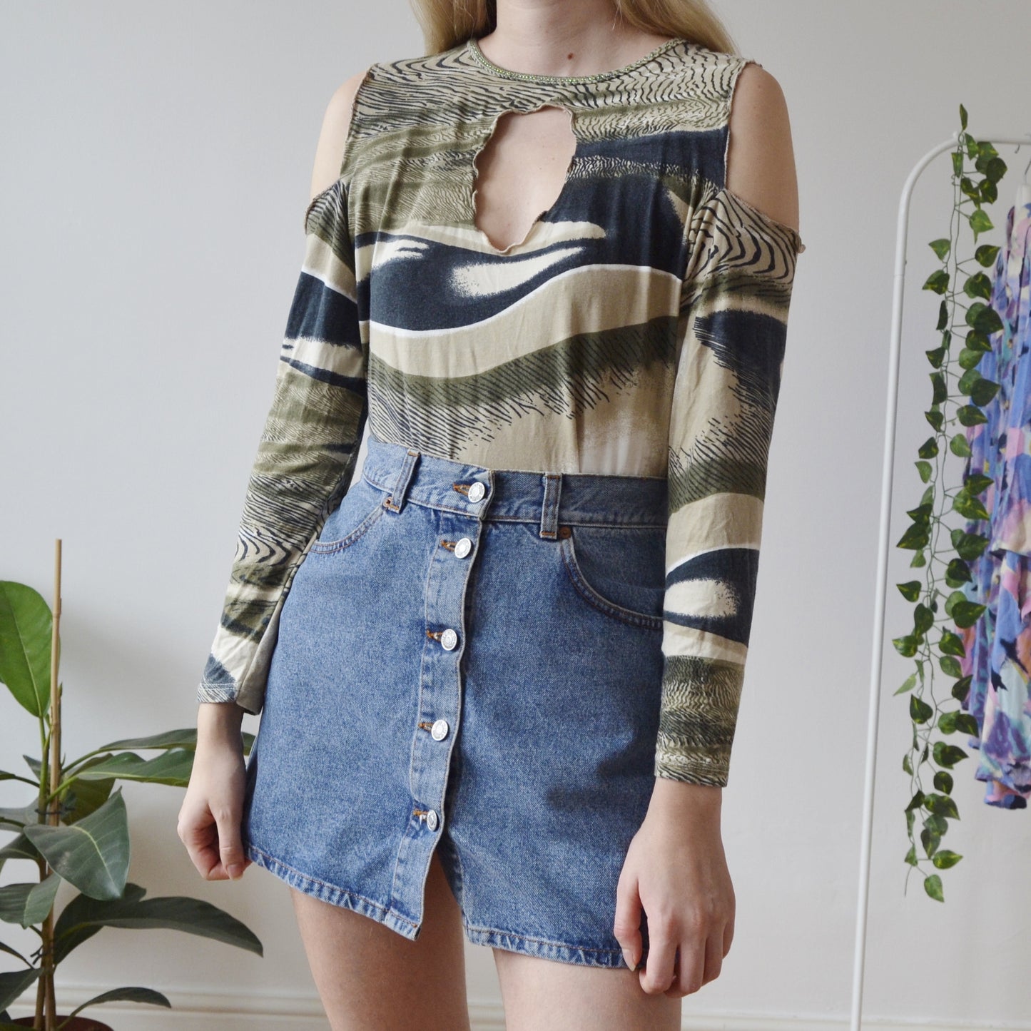 Cut out top S