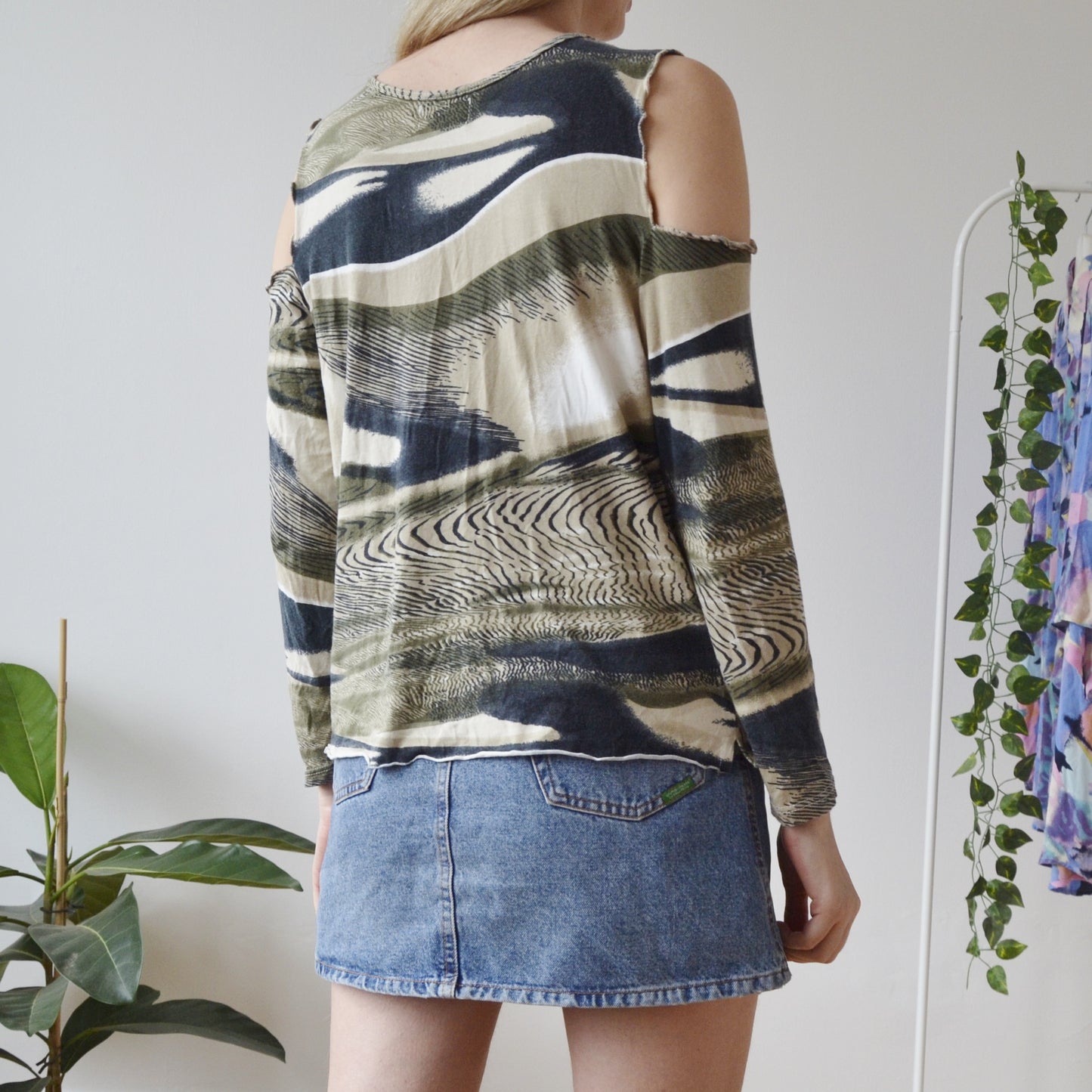 Cut out top S